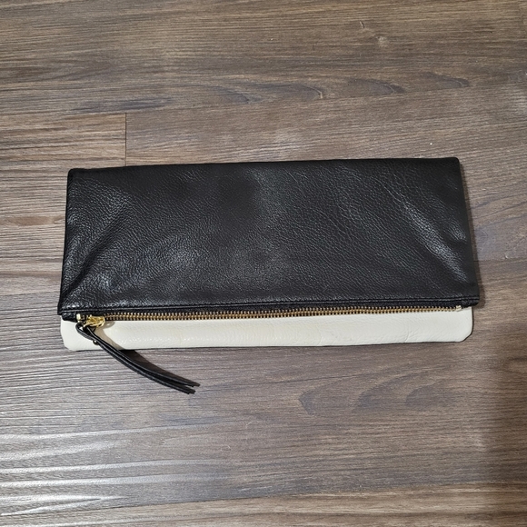 Banana Republic Handbags - Banana Republic Evan Black and Cream Clutch Bag Leather Zip Fold Tab